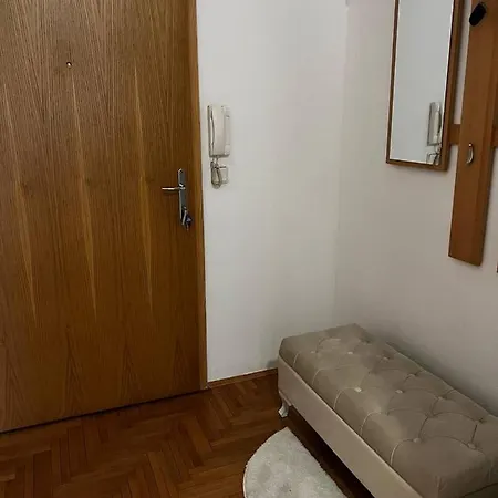 Stan Na Dan Plava Zgrada *
