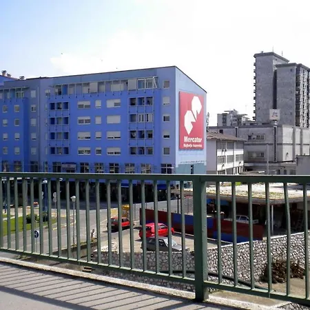 Stan Na Dan Plava Zgrada Lejlighed Gradiška
