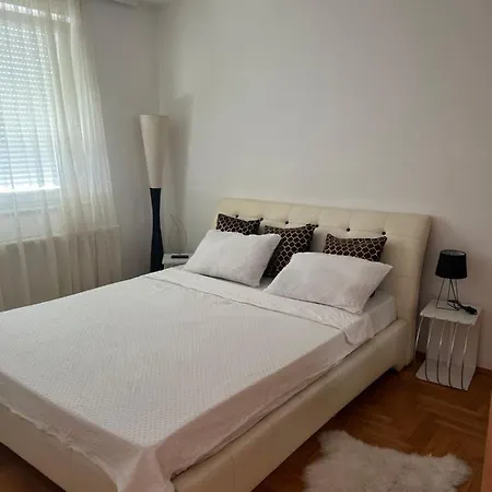 Lejlighed Stan Na Dan Plava Zgrada